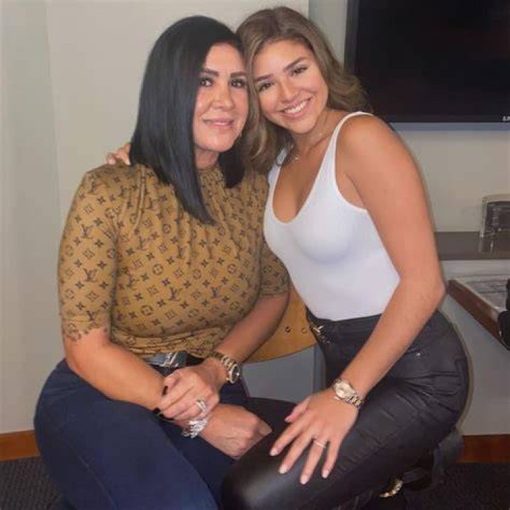 Aalyah Guti&eacute;rrez (Right) as seen while smiling for the camera alongside her mother in September 2020