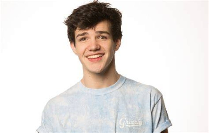 Aaron Carpenter at the People's Choice Awards in January 2016