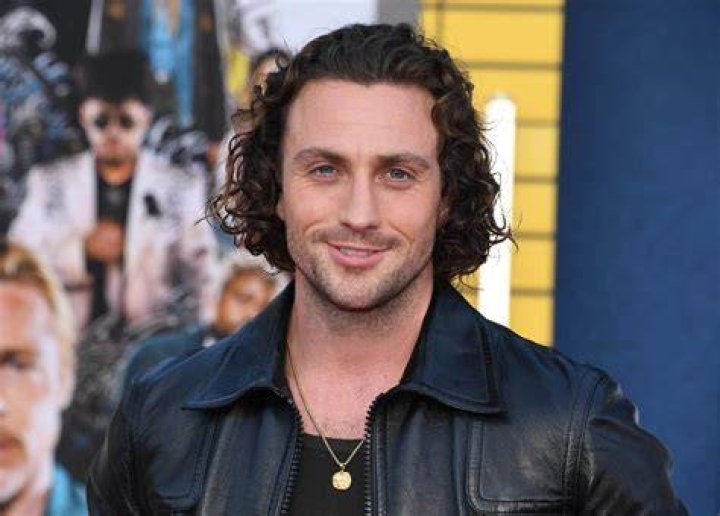 Aaron Taylor-Johnson presenting an award at the MTV Awards Ceremony in 2015