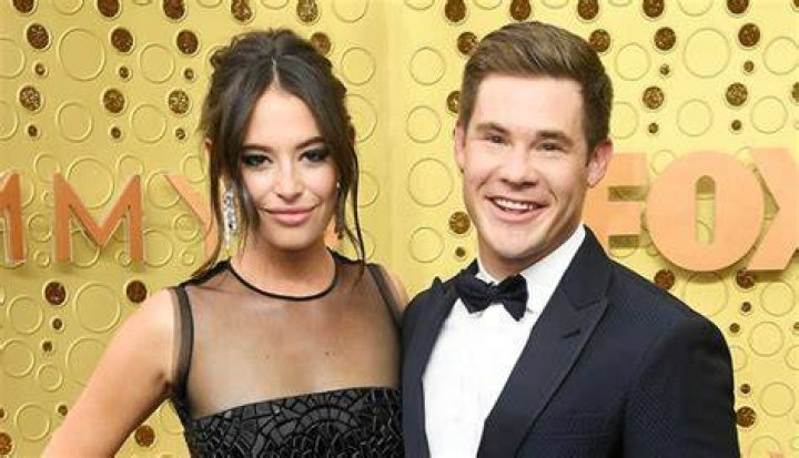 Adam DeVine with girlfriend at a Hawaii beach in May 2015