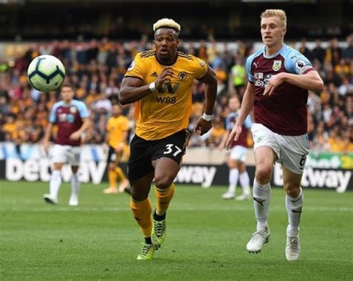 Adama Traor&eacute; (Left) chasing the ball during a match