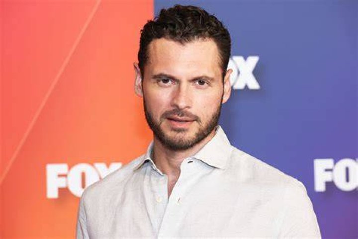 Adan Canto in December 2017 celebrating love and happiness with his wife