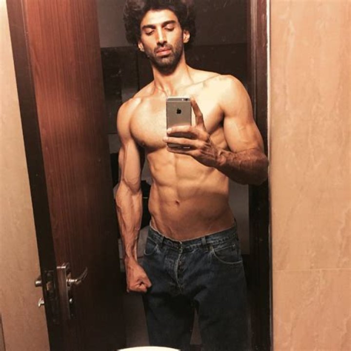 Aditya Roy Kapur height