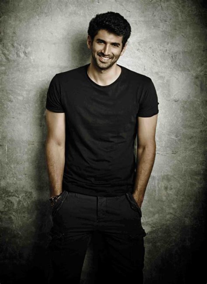 Aditya Roy Kapur weight