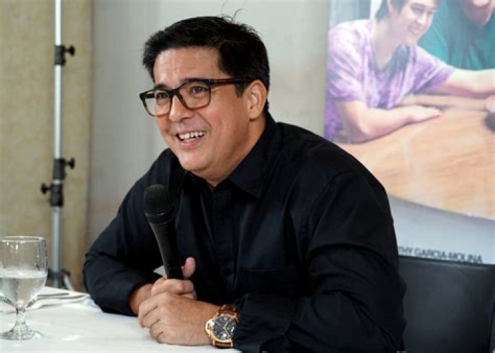 Aga Muhlach smiling for the camera in December 2020
