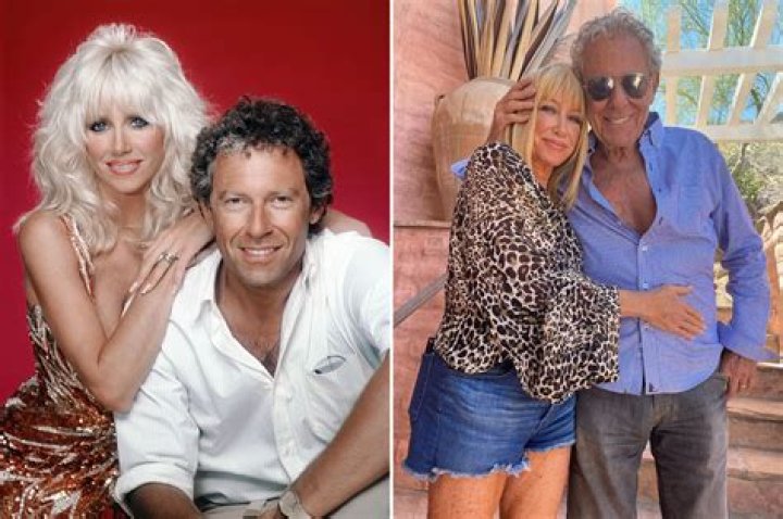 Alan Hamel seen taking a selfie with his daughter Leslie in 2018
