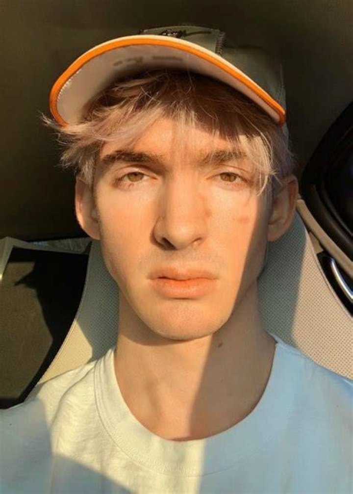 AlbertsStuff in an Instagram selfie as seen in June 2019