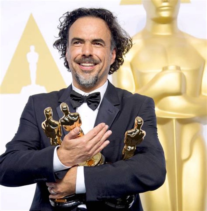 Alejandro Gonz&aacute;lez I&ntilde;&aacute;rritu with the cast of Biutiful at the Cannes film festival in 2010