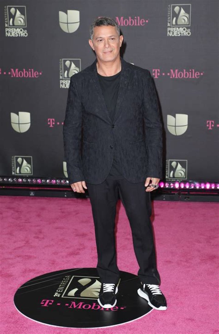 Alejandro Sanz during a performance in 2007