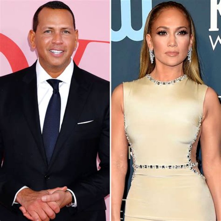 Alex Rodriguez and Jennifer Lopez in shades in a December 2017 selfie