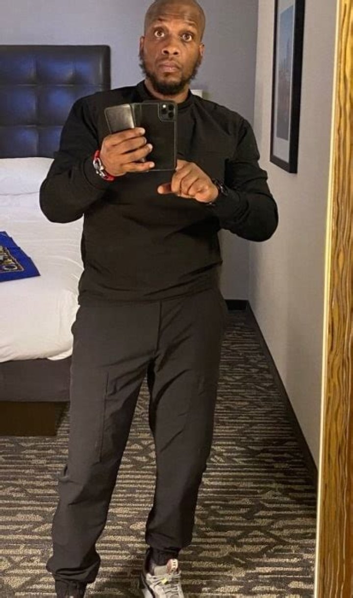 Ali Siddiq taking a mirror selfie in July 2021