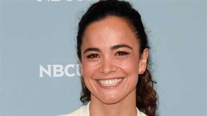 Alice Braga height