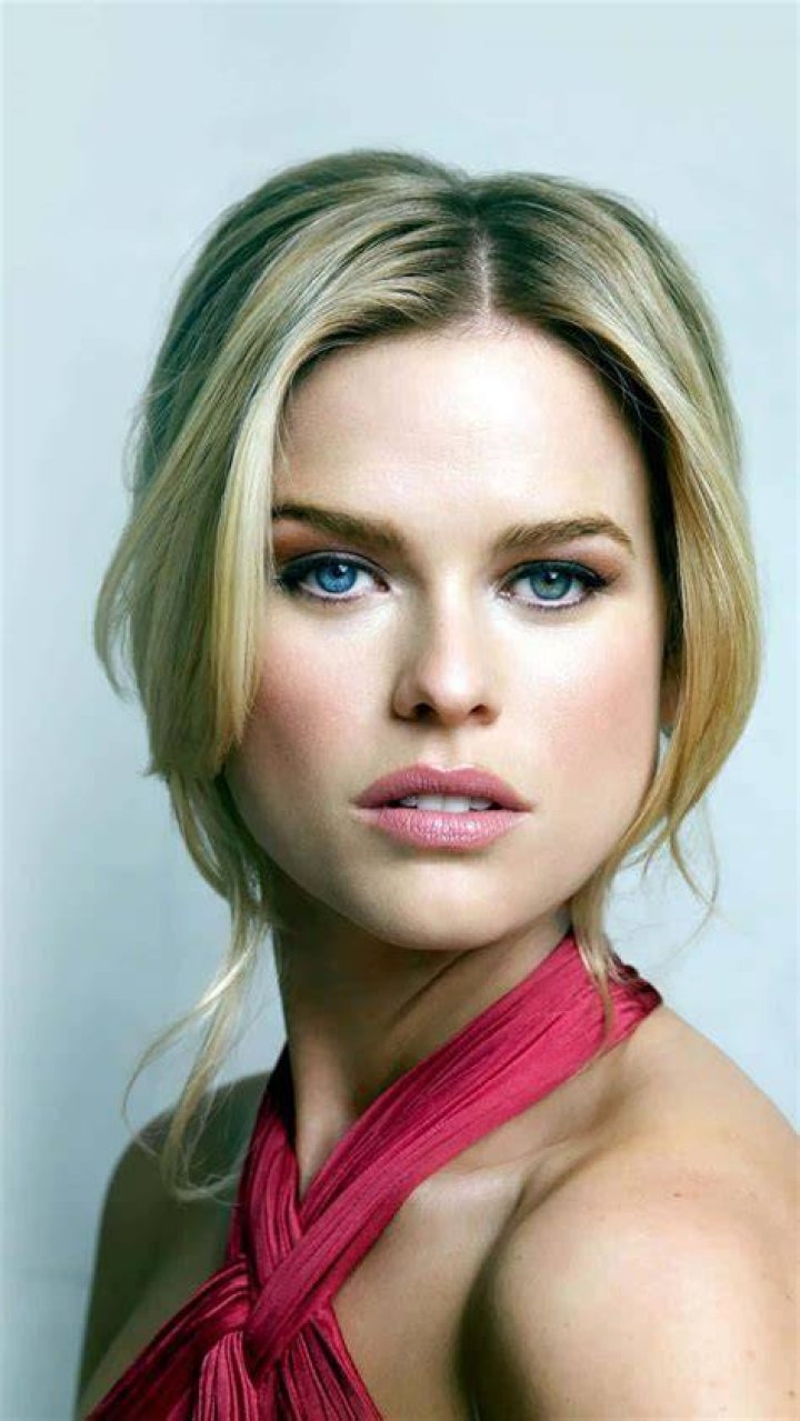 Alice Eve hot