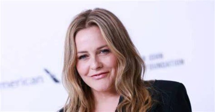 Alicia Silverstone Bra Size