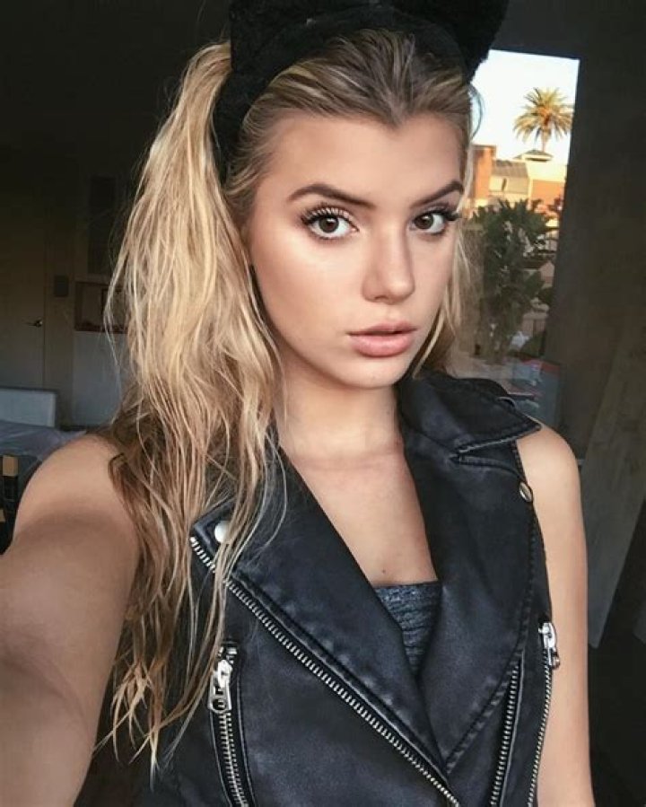Alissa Violet with her birthday cake at Las Vegas, Nevada in June 2022