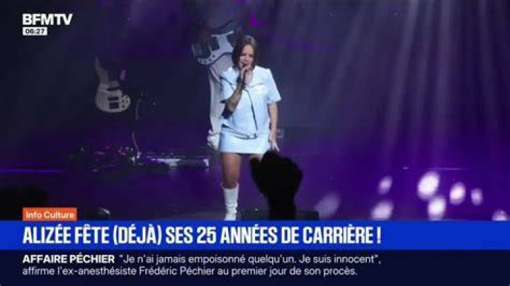 Aliz&eacute;e as seen at the dedication event in FNAC at Les Halles in Paris in 2010