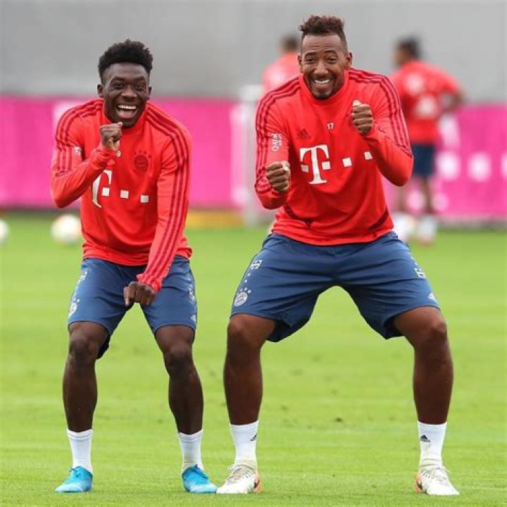 Alphonso Davies and J&eacute;r&ocirc;me Boateng at a FC Bayern Munich training session in July 2019