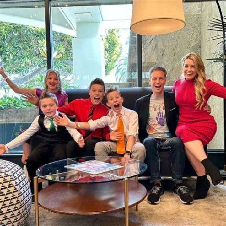 Alyson Myler as seen in a picture with her husband Shane and children Bryton, Ashton, Payton, and&nbsp;Paxton in March 2023