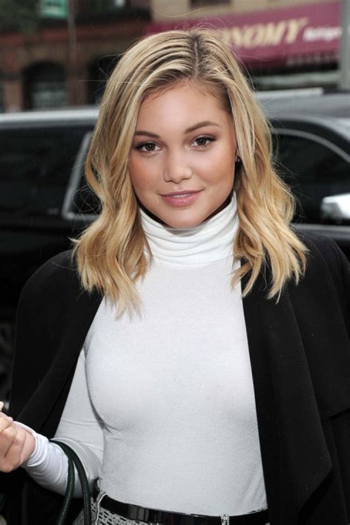 American actress Olivia Holt height