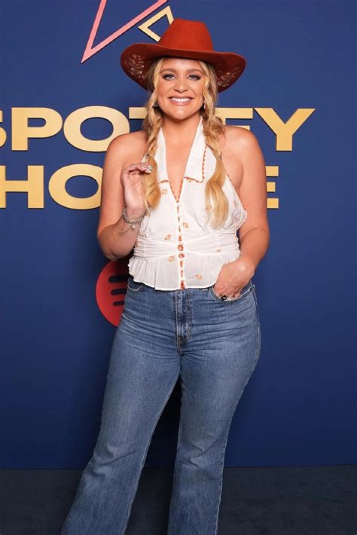 American country singer, Lauren Alaina weight loss