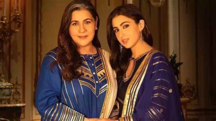Amrita Singh (Left) and daughter Sara Ali Khan in September 2021