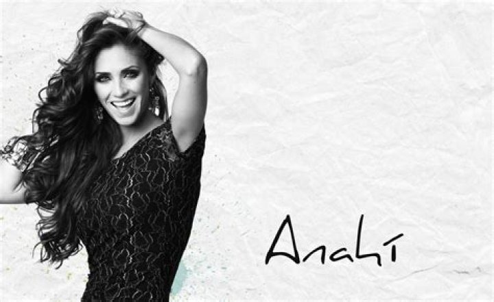 Anahi smiling in a picture taken in 2016