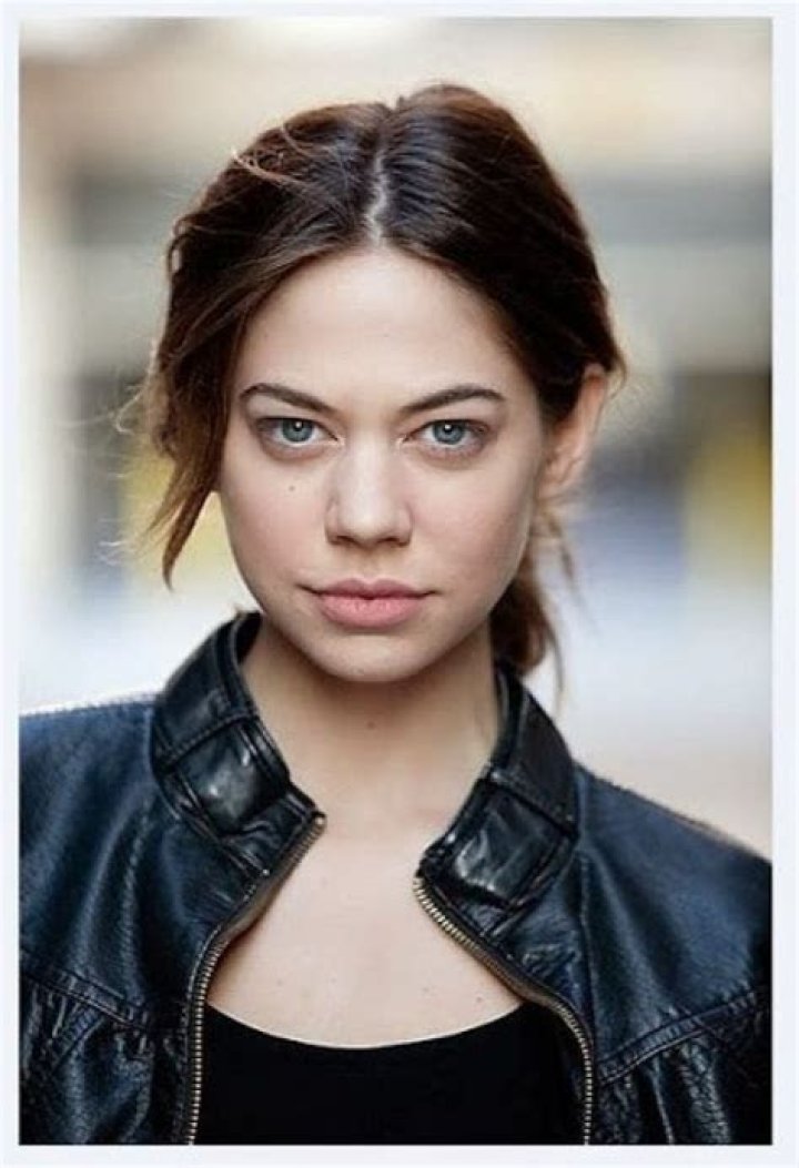 Analeigh Tipton poses for a modeling photoshoot in 2015