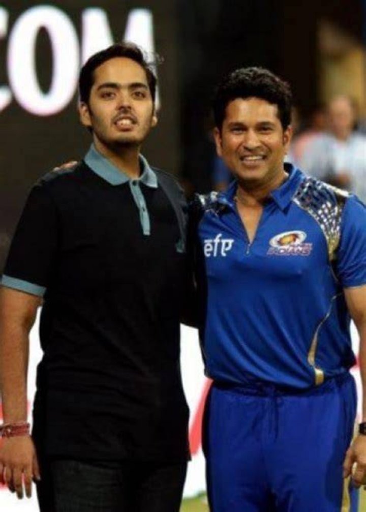 Anant Ambani (Left) and Sachin Tendulkar posing for the camera
