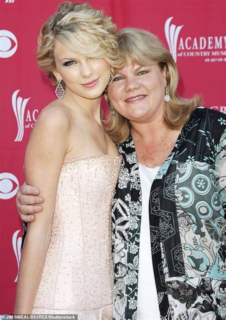 Andrea Swift and her daughter Taylor Swift as seen in a picture that was taken in the past
