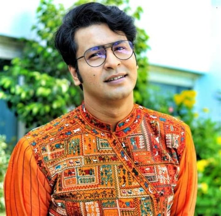 Anirban Bhattacharya smiling for the camera with Ridhima Ghosh in January 2022