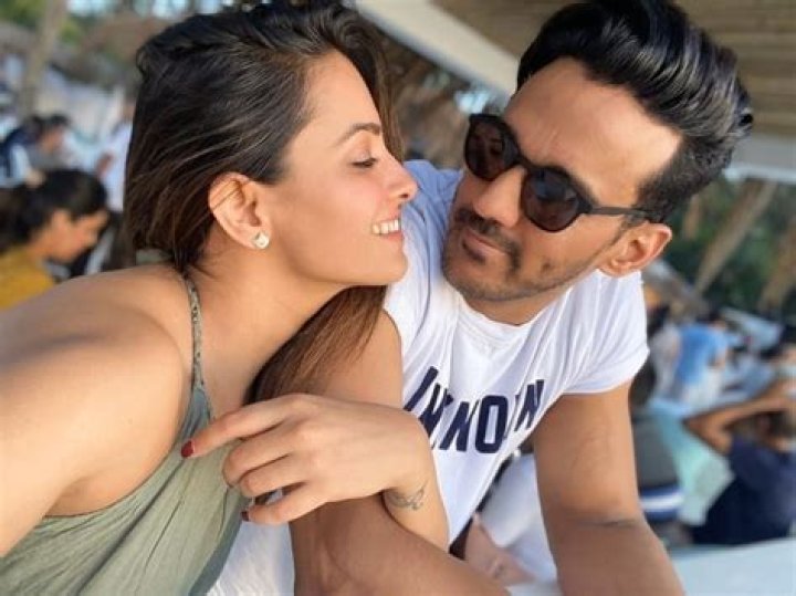 Anita Hassanandani as seen while smiling in a mirror selfie in December 2019