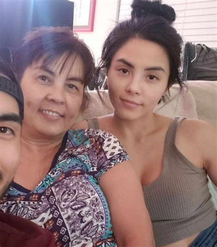 Anna Akana with friends in an Instagram selfie in February 2017
