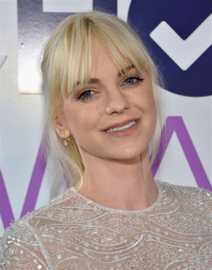 Anna Faris at 2014 People's Choice Awards