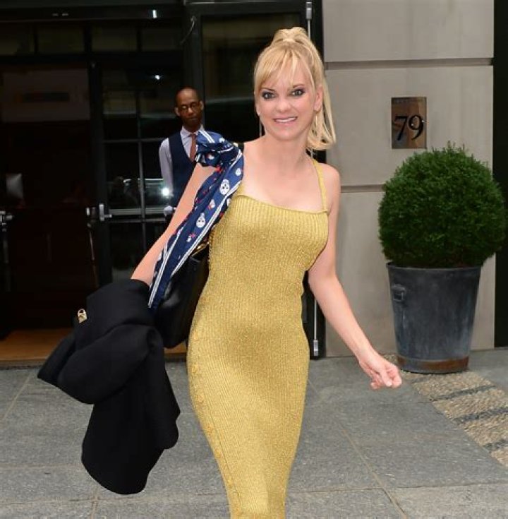 Anna Faris workout