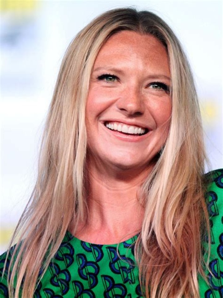 Anna Torv height