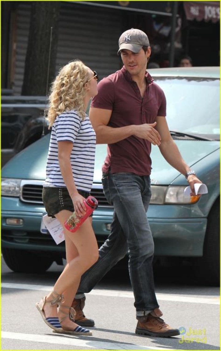 AnnaSophia Robb and Chris Wood