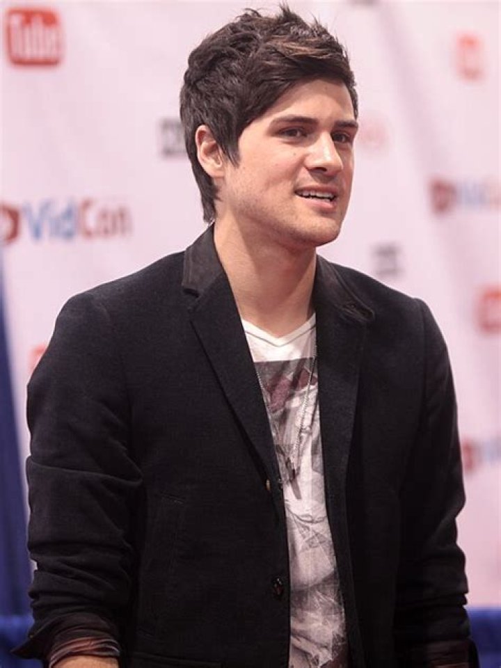 Anthony Padilla speaking at the 2014 VidCon