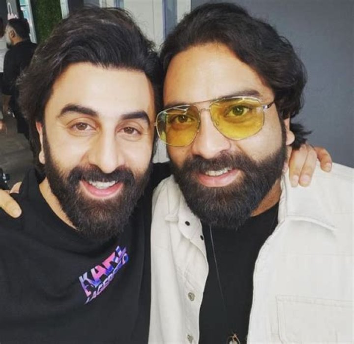 Anubhav Singh Bassi (Right) smiling for a picture with Ranbir Kapoor in January 2023