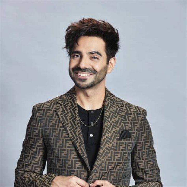 Aparshakti Khurana posing with his parents in January 2020
