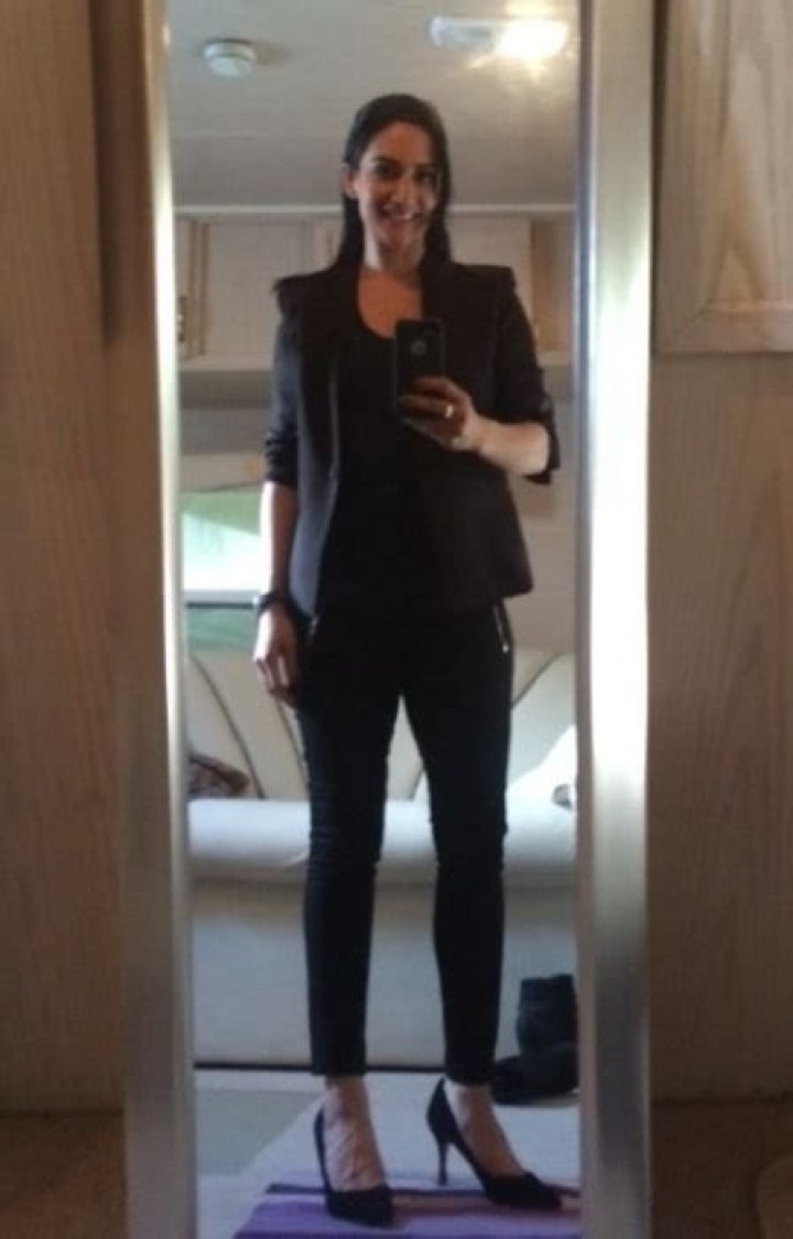 Archie Panjabi slipping back into her heels in August 2015