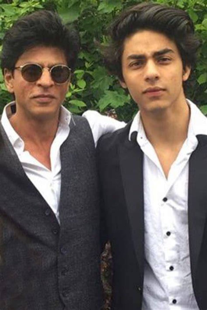Aryan Khan and Shah Rukh Khan in an Instagram selfie as seen in January 2018