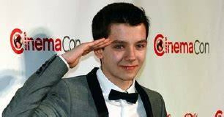 Asa Butterfield saluting