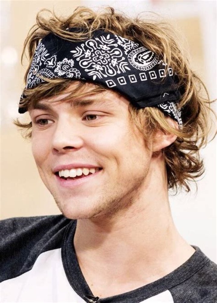 Ashton Irwin headshot
