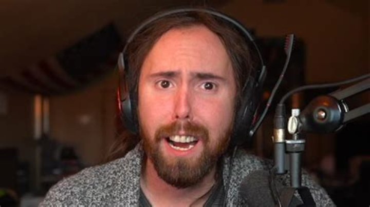 Asmongold as seen in a selfie that was taken in January 2021