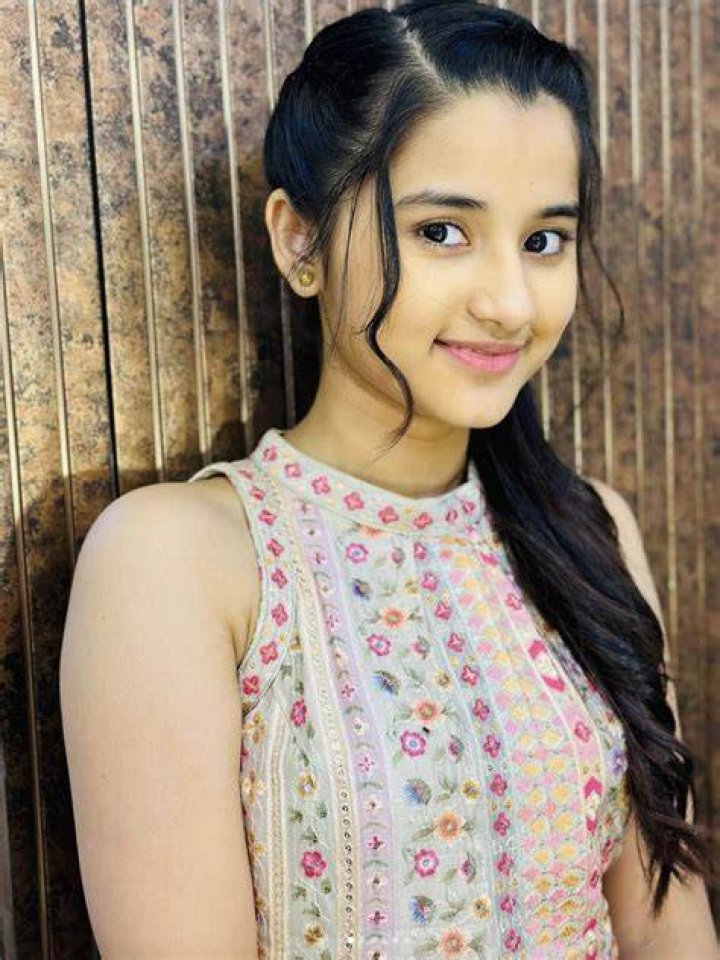 Aurra Bhatnagar posing for a picture while doing yoga in Mumbai, Maharashtra in June 2020