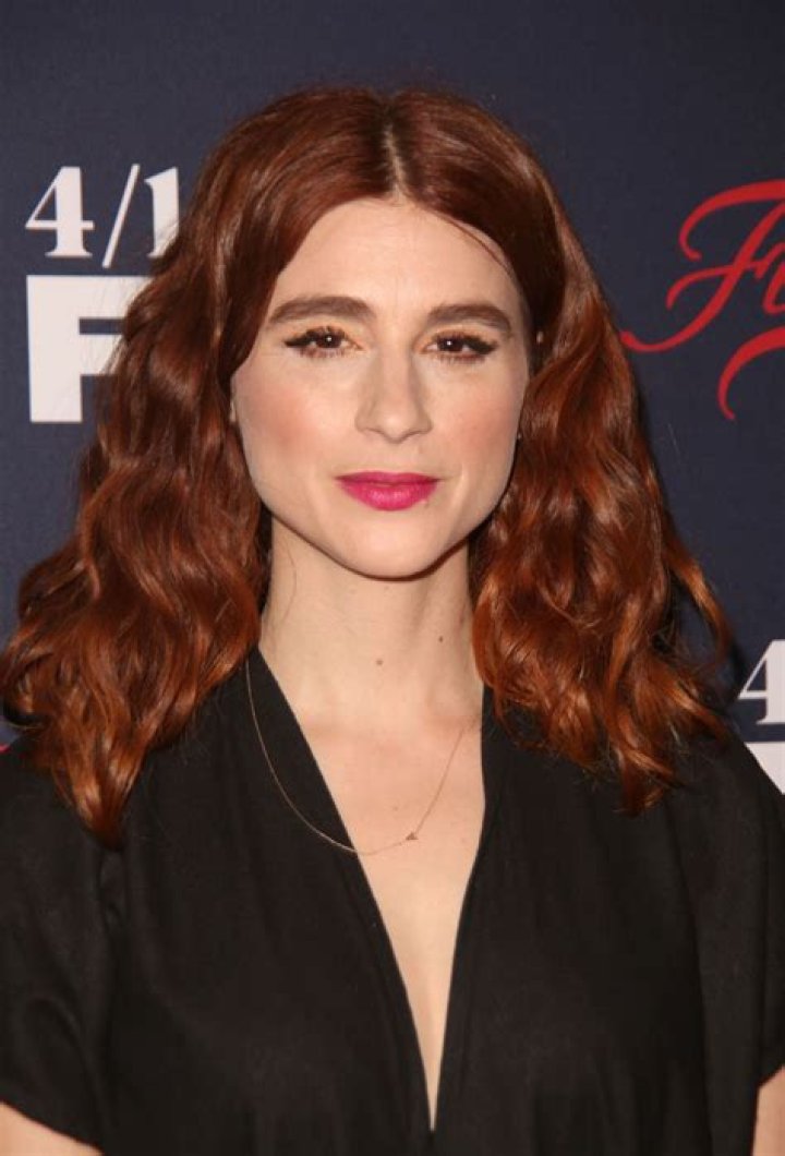 Aya Cash in December 2017 sharing her selfie wearing the beret she bought as a tourist in Paris