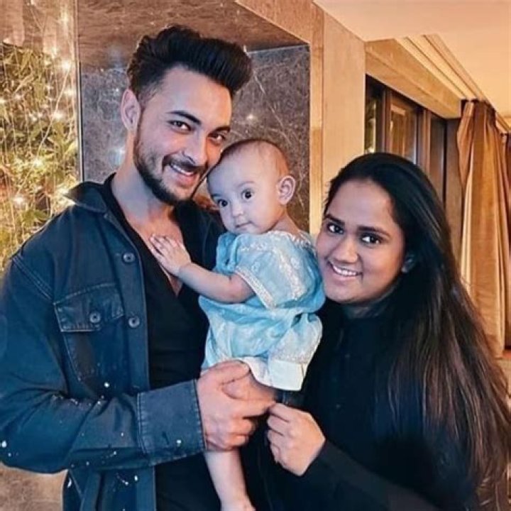 Ayat Sharma as seen in a picture with parents Aayush and Arpita and brother Ahil Sharma in 2020