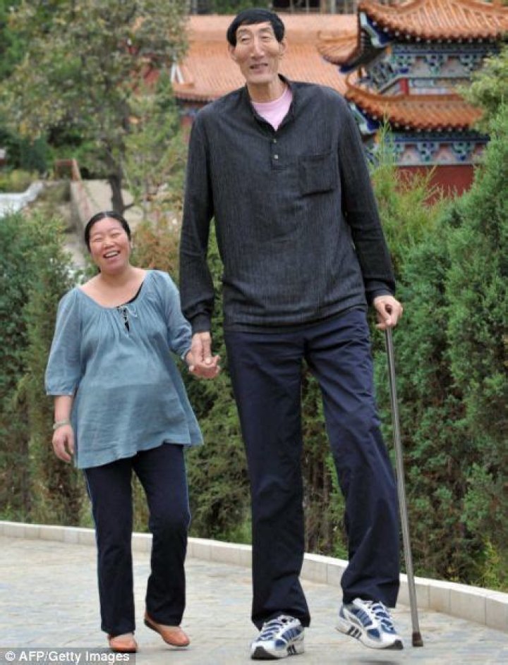 Bao Xishun With his Average Height Wife