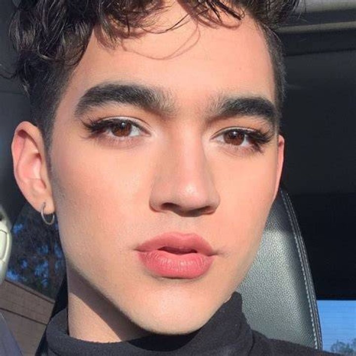 Ben J. Pierce as seen while taking a glammed-up selfie in February 2019