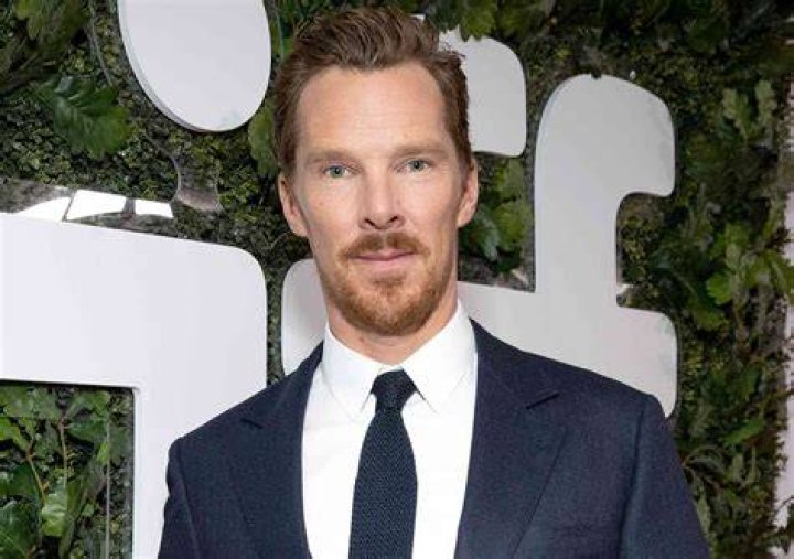 Benedict Cumberbatch attends the 2015 BAFTA Awards